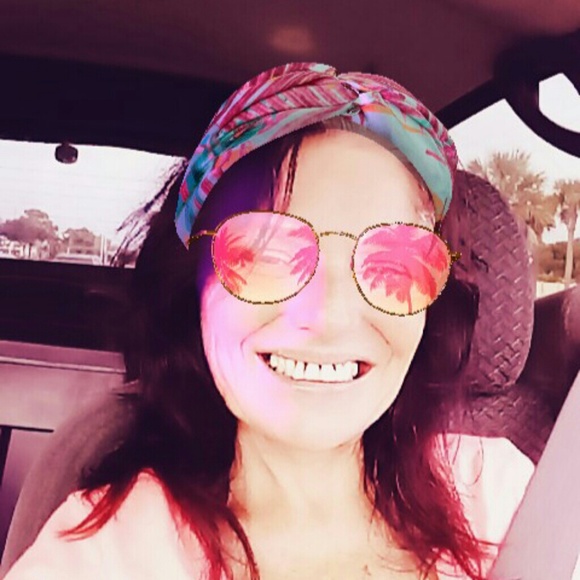 Meet your Posher, Tina - Picture 2 of 2